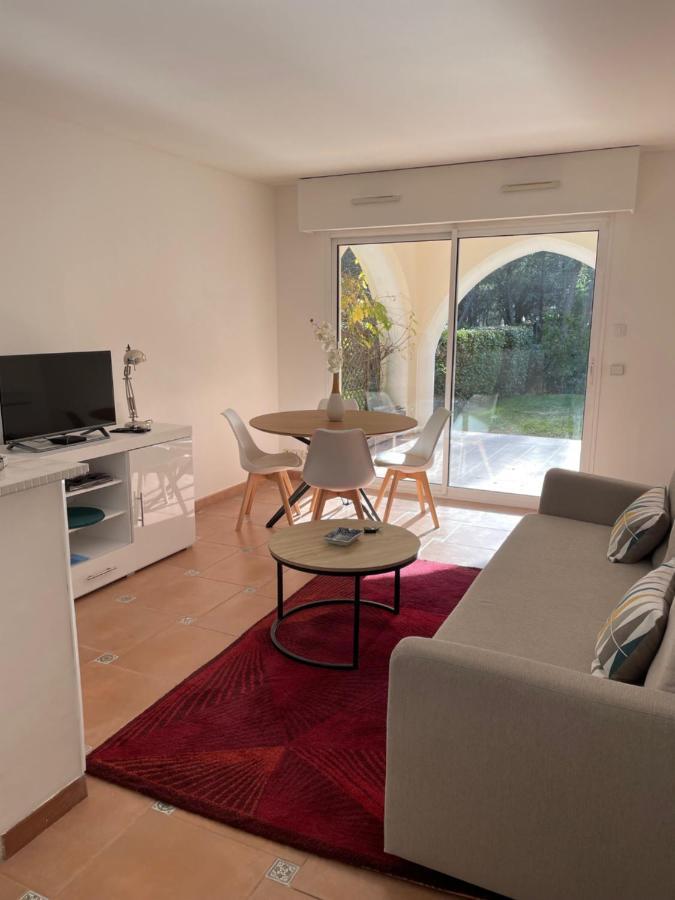 2 Pieces Saint Raphael Renove, Classe 4 Etoiles, 100 M Plages, Piscine, Tennis, Parc, Terrasse, Jardin Privatif Buitenkant foto