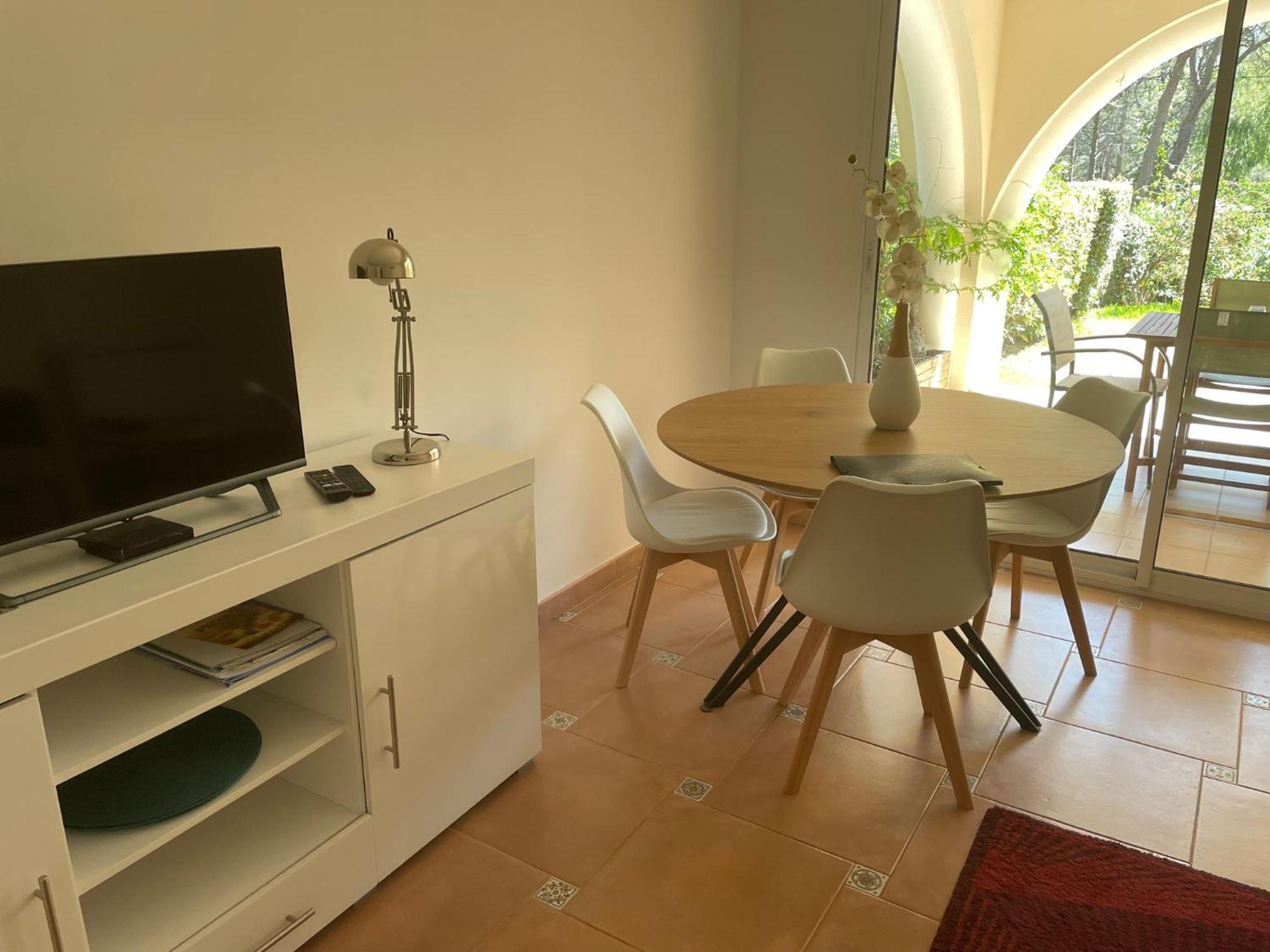 2 Pieces Saint Raphael Renove, Classe 4 Etoiles, 100 M Plages, Piscine, Tennis, Parc, Terrasse, Jardin Privatif Buitenkant foto