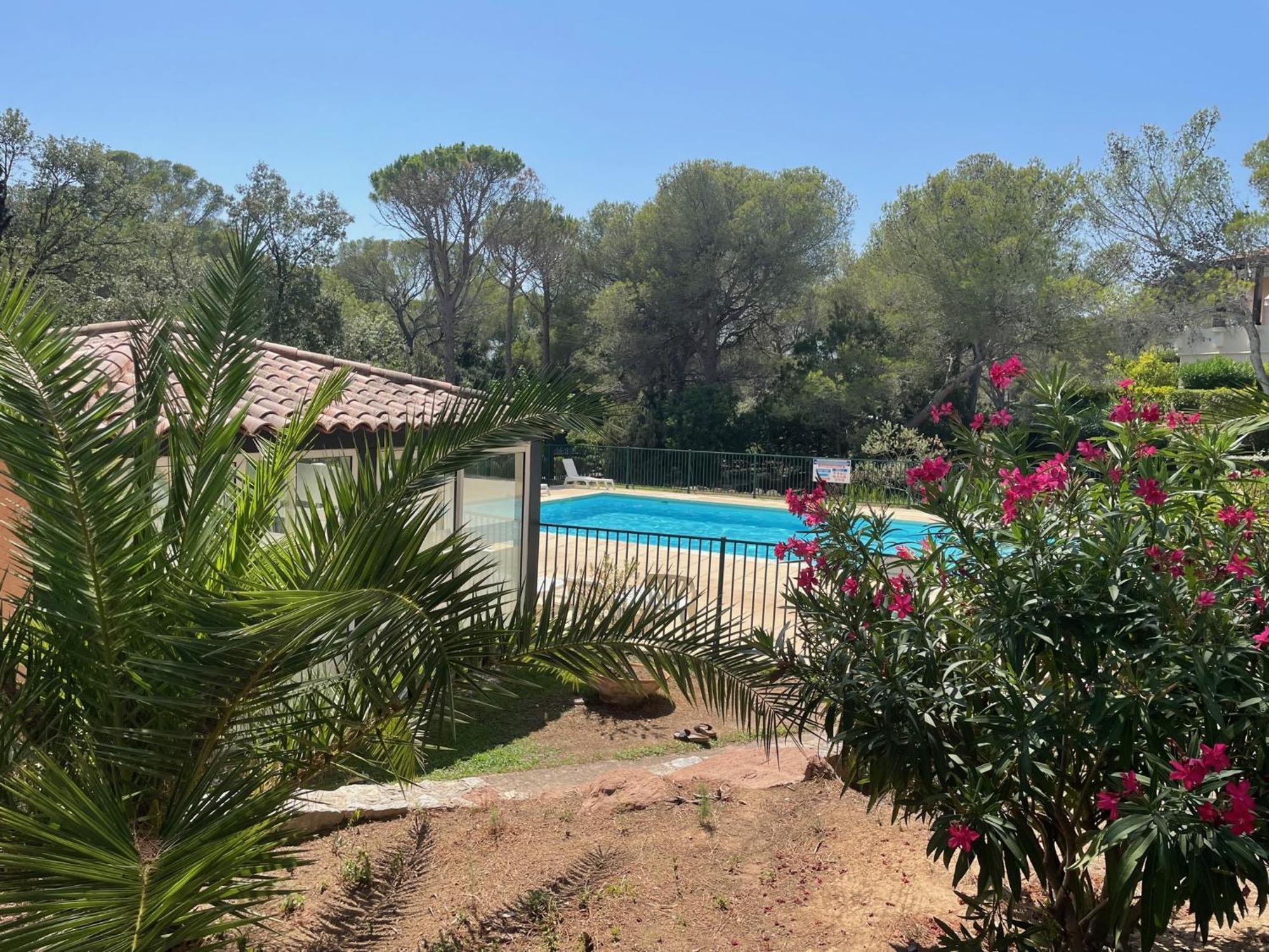 2 Pieces Saint Raphael Renove, Classe 4 Etoiles, 100 M Plages, Piscine, Tennis, Parc, Terrasse, Jardin Privatif Buitenkant foto